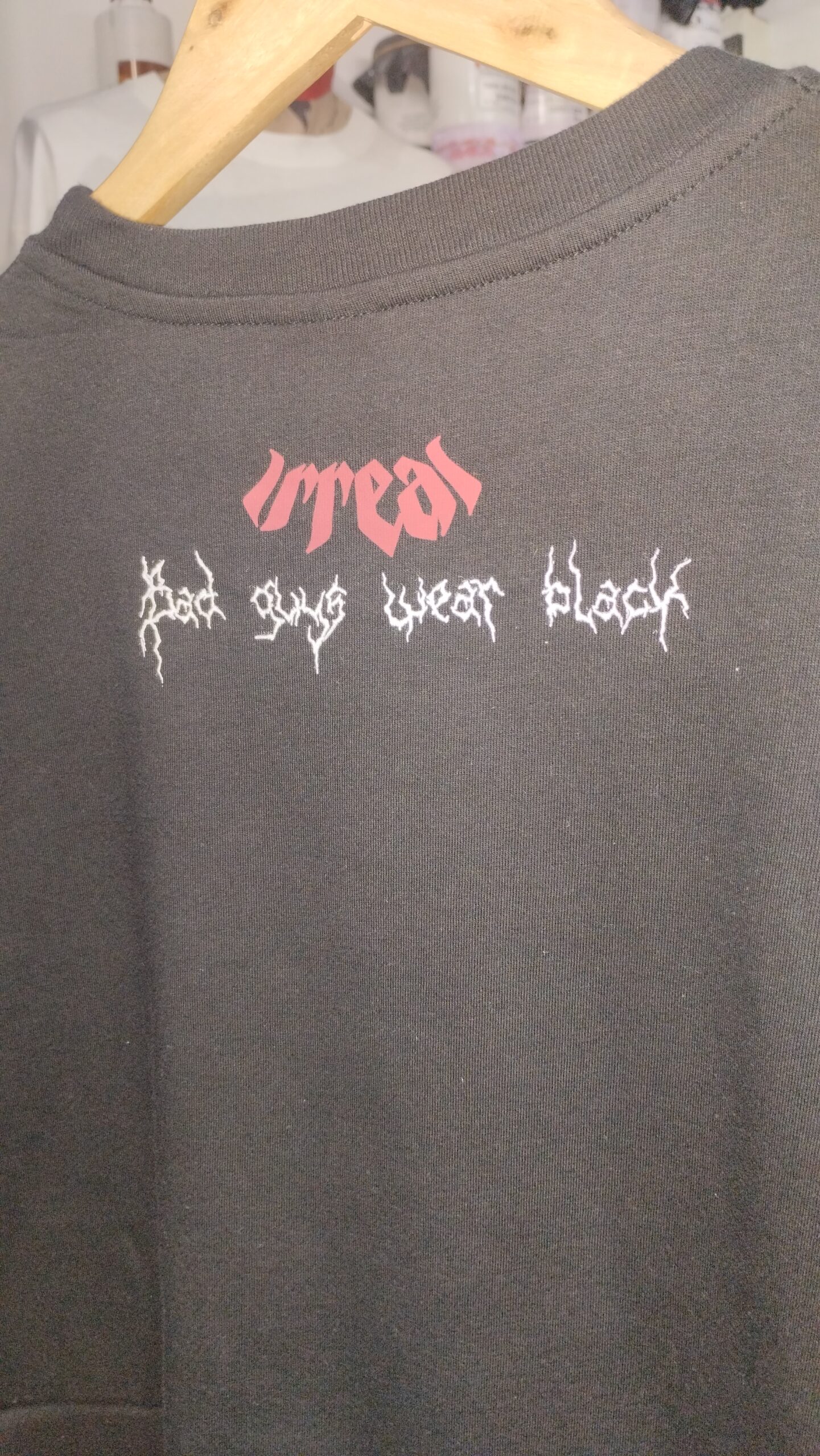 Remera Oversize "Bad guys wear black" - Image 3